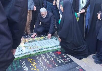 حضور سردار قاآنی در گلزار شهدای کرمان - تسنیم