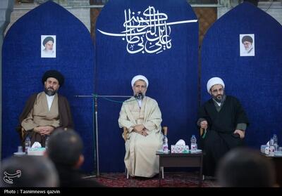 رهبری، هدف اصلی دشمن است/مداحان وظیفه تبیین دارند - تسنیم