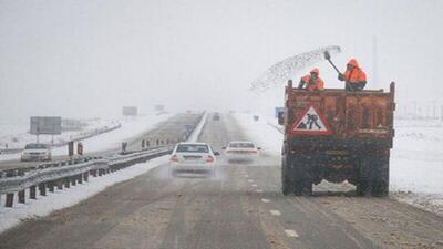  برف و باران همراه با ترافیک سنگین در جاده‌های شمال؛ جاده چالوس یکطرفه شد