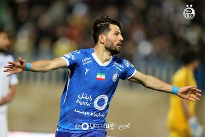  عاشقانه ستاره استقلال با حسین حسینی جلو چشم ساپینتو +عکس