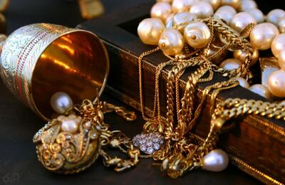 خواستگار شیاد عاشق طلای دختران بود!