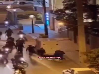 استفاده یک اغتشاشگر از شعله افکن علیه نیروی پلیس!