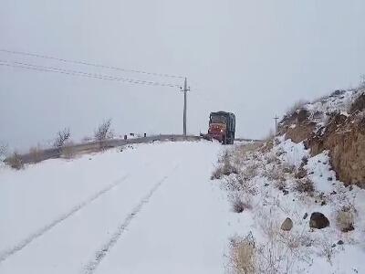  برف‌روبی راه‌های روستایی الموت قزوین