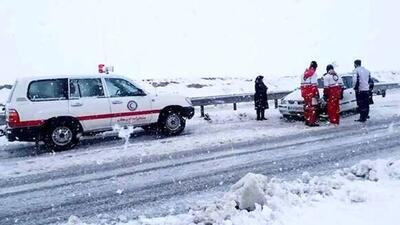  فیلم لحظه نجات معجزه‌آسای مادر و نوزاد ۱۲ روزه از دل کولاک و برف