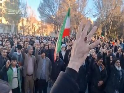 تجمع مردم بروجرد برای محکوم‌‌کردن اقدامات اغتشاشگران