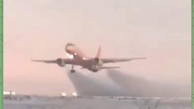  تیک آف هواپیما در فرودگاه یخ زده!