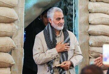 لحظه‌ای نایاب از سردار سلیمانی و همرزم قدیمی‌اش / عکس منتشر نشده که همه را تحت تأثیر قرار داد