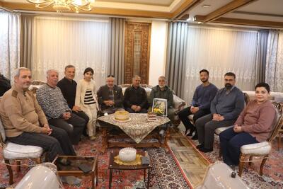  قدردانی از مردان میدان و زندگی؛ دیدار رزمندگان دفاع مقدس با شهردار اراک در روز پدر