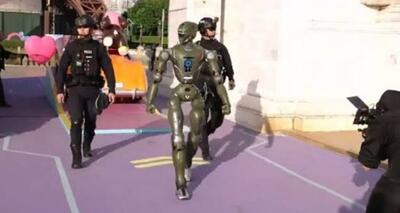  چین از ربات نظامی «آواتار» رونمایی کرد؛ سرباز آهنی با حرکات انسان می‌جنگد!(+عکس)