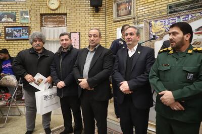  در آیینی فرهنگی ـ ورزشی از نقش پدران در افتخارآفرینی قهرمانان تجلیل شد/تجلیل از «پدران گود» همزمان با ولادت امیرالمؤمنین(ع) در زورخانه علی‌بن‌ابی‌طالب(ع)