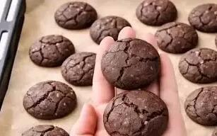  آموزش کوکی شکلاتی نرم مثل کافه ها | همه ازم میپرسن این کوکی رو از کدوم کافه گرفتم !