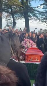  سیاوش‌خوانی مژده شمسایی بر مزار بیضایی+ فیلم