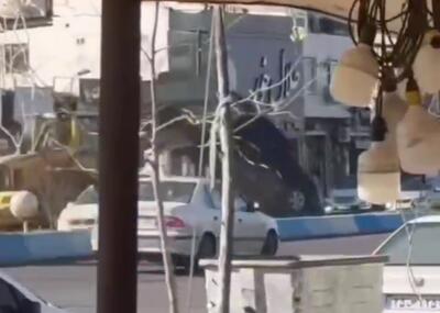ببینید / حمله یک لودر به خودرو سانتافه در شهرستان نور