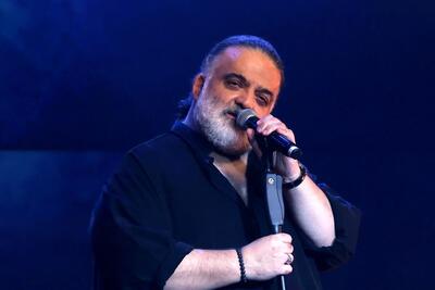 ببینید / علیرضا عصار در کنسرت: به آقایان می‌گویم که حق ۱۰۰ درصد با مردم است؛ اتفاقاتی هم که می‌افتد نتیجه اشتباهات طولانی مدت شماست