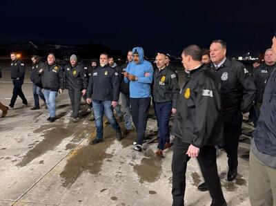 یورو نیوز: مادورو پس از تفهیم اتهام، به بازداشتگاه متروپولیتن بروکلین منتقل شد/ ترامپ در حال تعیین افرادی از کابینه خود برای اداره ونزوئلا است