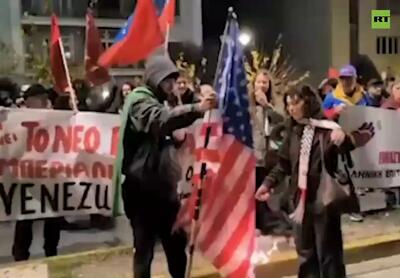 معترضان آلمانی هم پرچم آمریکا را آتش زدند! +ویدیو