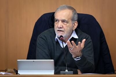 آیا رئیس‌جمهور، فقط ماشین امضای احکام است؟