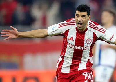 تصویر؛ دورهمی طارمی و هم‌تیمی‌ها با جام قهرمانی