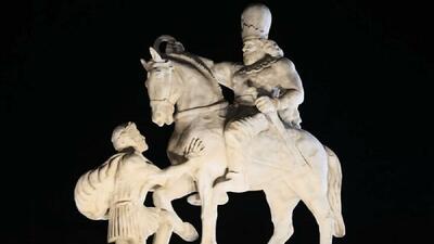 مجسمه والرین در فرودگاه مهرآباد نصب شد