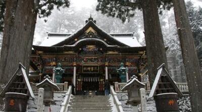 بارش سنگین برف در ژاپن؛ بیش از ۱۰۰ نفر شب را در یک معبد سپری کردند