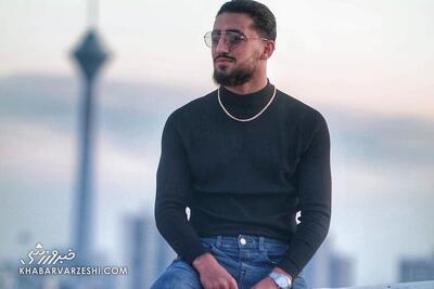 لژیونر ایرانی با علامت پیروزی در فرودگاه کشور اروپایی +عکس