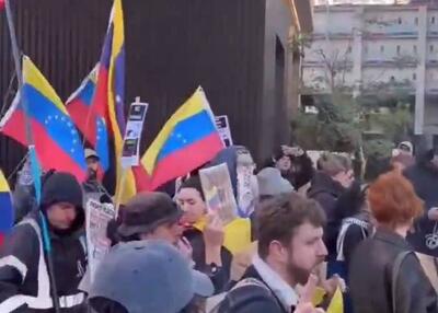 فیلم/ تجمع مردم لندن در اعتراض به حملات آمریکا به ونزوئلا