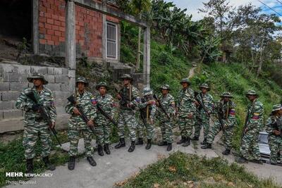 افراد مسلح ونزوئلایی در حال گشت‌زنی در اطراف کاراکاس