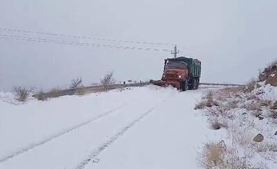 فیلم/ برف‌روبی راه‌های روستایی الموت قزوین