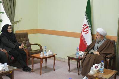 دیدار دبیرکل نهاد کتابخانه‌های عمومی کشور با امام جمعه شیراز