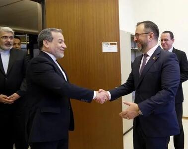 رایزنی عراقچی با وزیر امور خارجه ونزوئلا