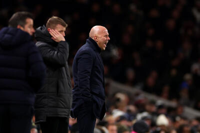 اسلوت: مقصر خودمان هستیم؛ گومز را به زمین فرستادیم تا اوت بلند خطرناک نشود، کوتاه کار کردند و گل خوردیم - پارس فوتبال