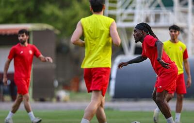 غیبت بازیکن پرحاشیه پرسپولیس در تمرین؛ سرما بهانه شد! - پارس فوتبال