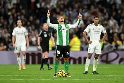 پس از عبور از مدافعان و دریبل کردن تیبو کورتوا؛ گل کوچو هرناندز به رئال مادرید (رئال مادرید 3-1 رئال بتیس) - پارس فوتبال