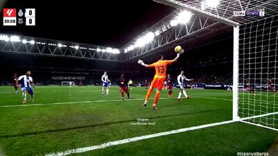 واکنش تماشایی خوان گارسیا در نیمه اول دیدار اسپانیول و بارسلونا - پارس فوتبال