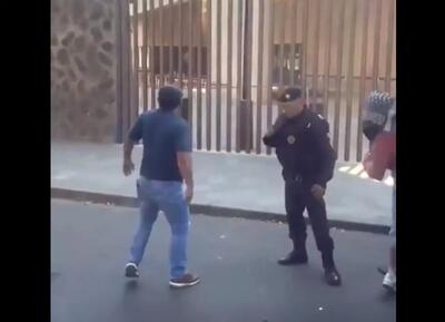  اعتراض متفاوت در مکزیک؛ سفارت آمریکا زیر باران تخم‌مرغ