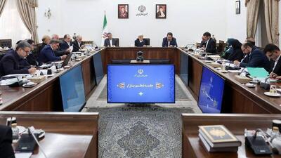 عارف: برخی که مسئول تهیه کالا‌های اساسی بودند، به خوبی همراهی نکردند / تورم کالا‌های اساسی بیشتر از سایر کالا‌ها بود