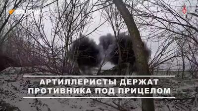  پرسنل تانک‌های جیاتسینت-بی از ارتش 49 ترکیبی، که بخشی از یگان «دنیپر» هستند، همچنان به آتشباری نیروهای مسلح اوکراین در ساحل راست دنیپر ادامه می‌دهند و خساراتی وارد می‌کنند