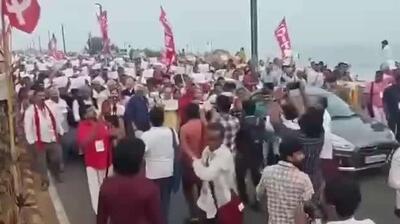  حزب کمونیست هند اعتراضاتی را در شهر ویساکاپاتنام علیه تجاوز آمریکا به ونزوئلا و دستگیری رئیس جمهور مادورو سازماندهی کرد