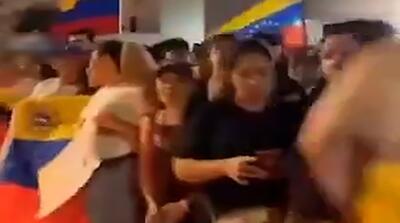  تصاویر جشن خیابانی مخالفان مادورو در کاراکاس