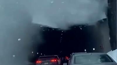  لحظه دلهره‌آور مدفون شدن خودروها زیر برف