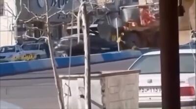 حمله عجیب یک لودر به سانتافه؛ راننده بازداشت شد