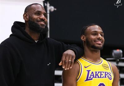  لبران جیمز و شوخی سنتی NBA با پسرش - تسنیم