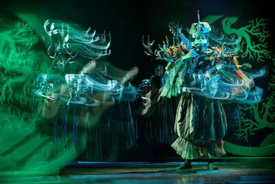 فرهاد آییش، الناز حبیبی و وحید آقاپور همچنان روی صحنه