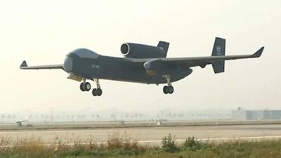 تاریخ‌سازی چینی‌ها با پرواز نخستین ناو هواپیمابر پرنده جهان