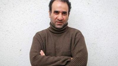 امیرخانی چشمانش را باز کرد