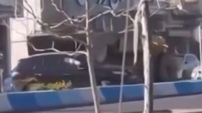  حمله عجیب یک لودر به سانتافه؛ راننده بازداشت شد