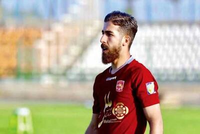 فرشاد فرجی مدافع سابق پرسپولیس خواستار جدایی از تراکتور شد / جنجال جدایی فرشاد فرجی از تراکتور: مذاکرات فوری برای رضایتنامه