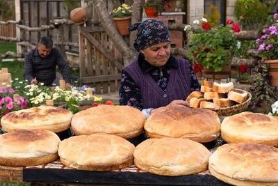  غذای روستایی در آذربایجان؛ پخت نان سیب زمینی در طبیعت روستا