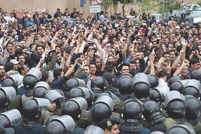    سه‌گانۀ پنهان جامعه ایران در آیینۀ اعتراضات/ قابلیت طیف سوم برای ایفای نقش کلیدی 