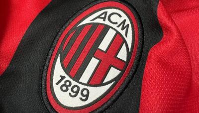 تصاویر لو رفته از کیت جدید میلان؛ بازگشت نوارهای ضخیم